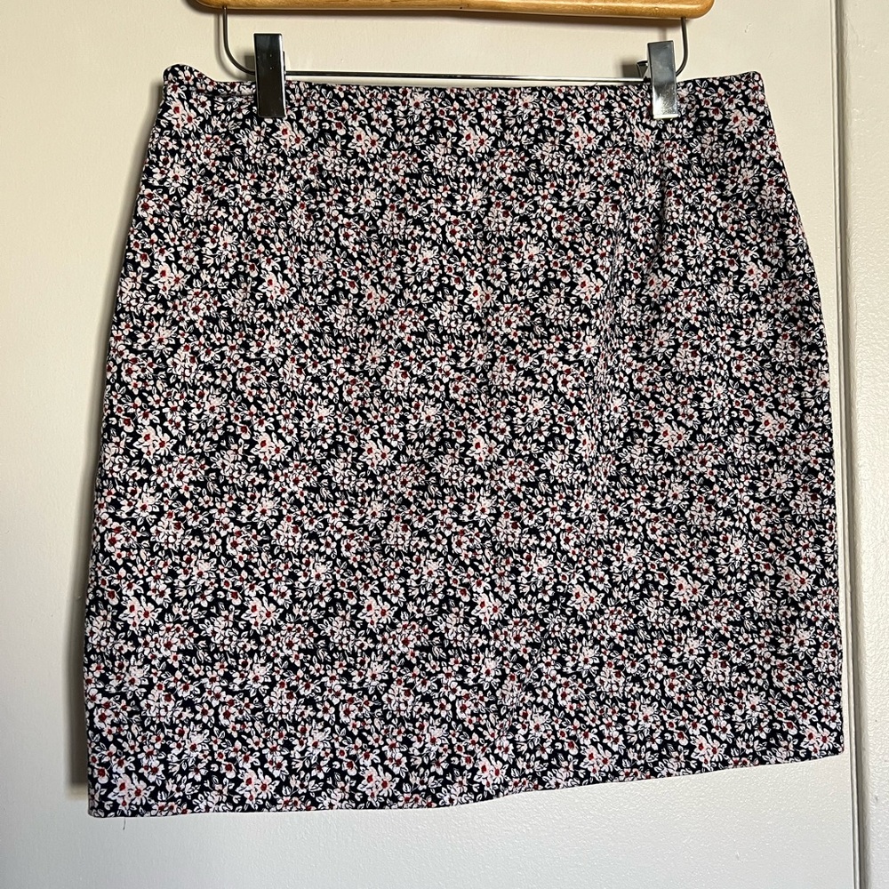 Banana Republic Floral Skirt size 6